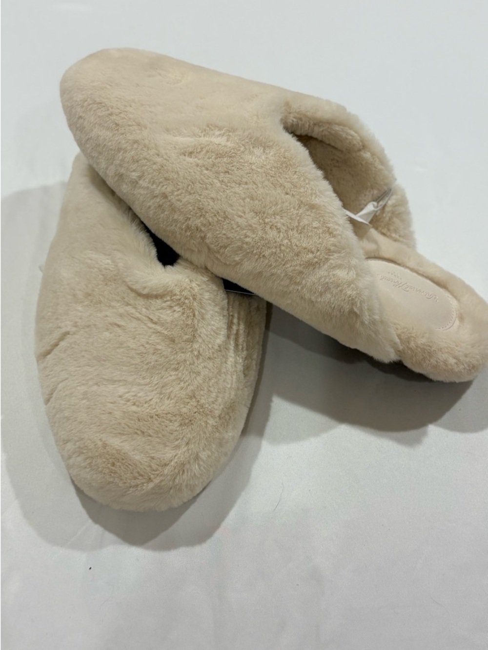 Universal Thread Cream Faux Fur Slip-Ons